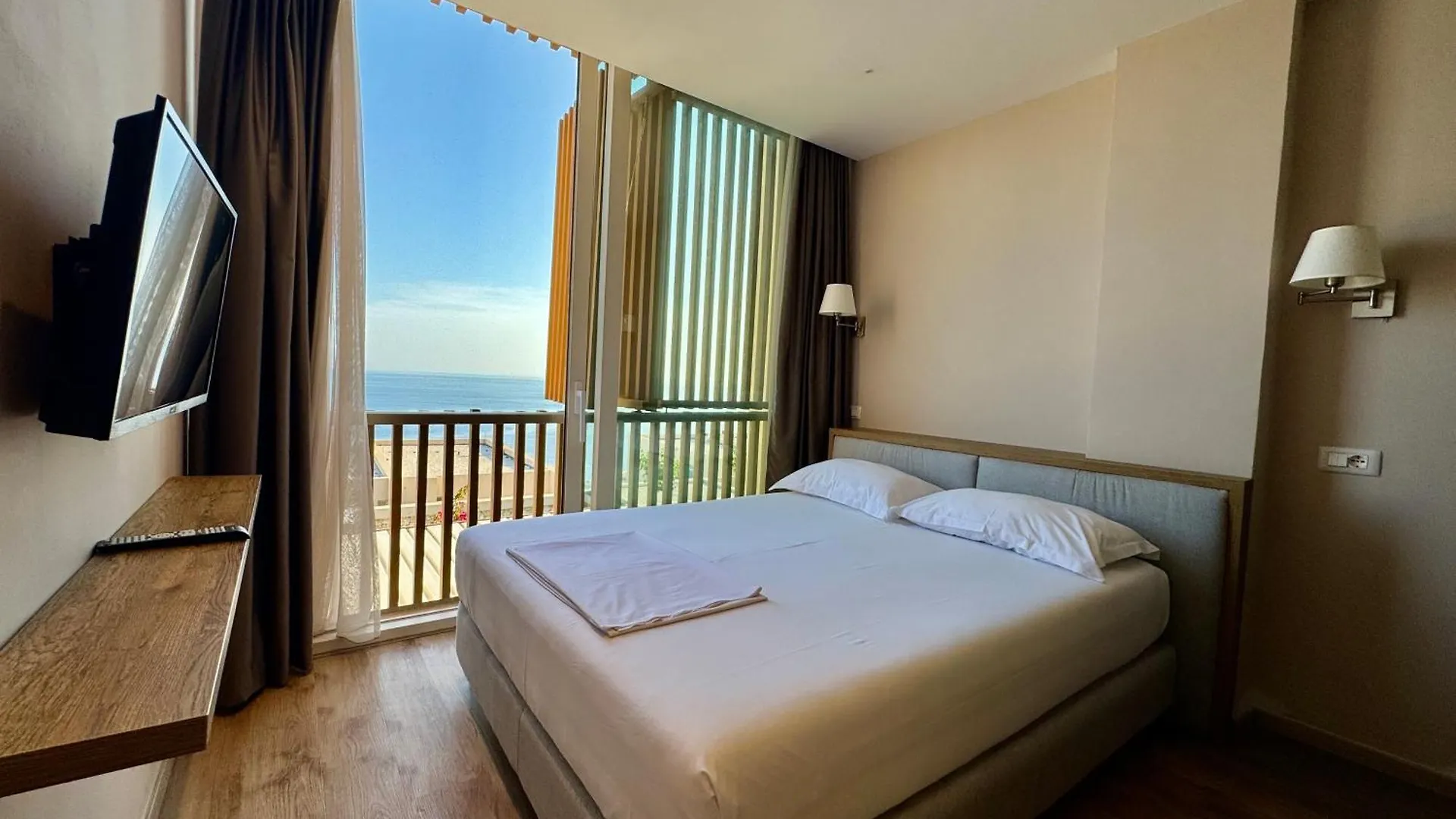 Green Condo Hotel Palase アルバニア