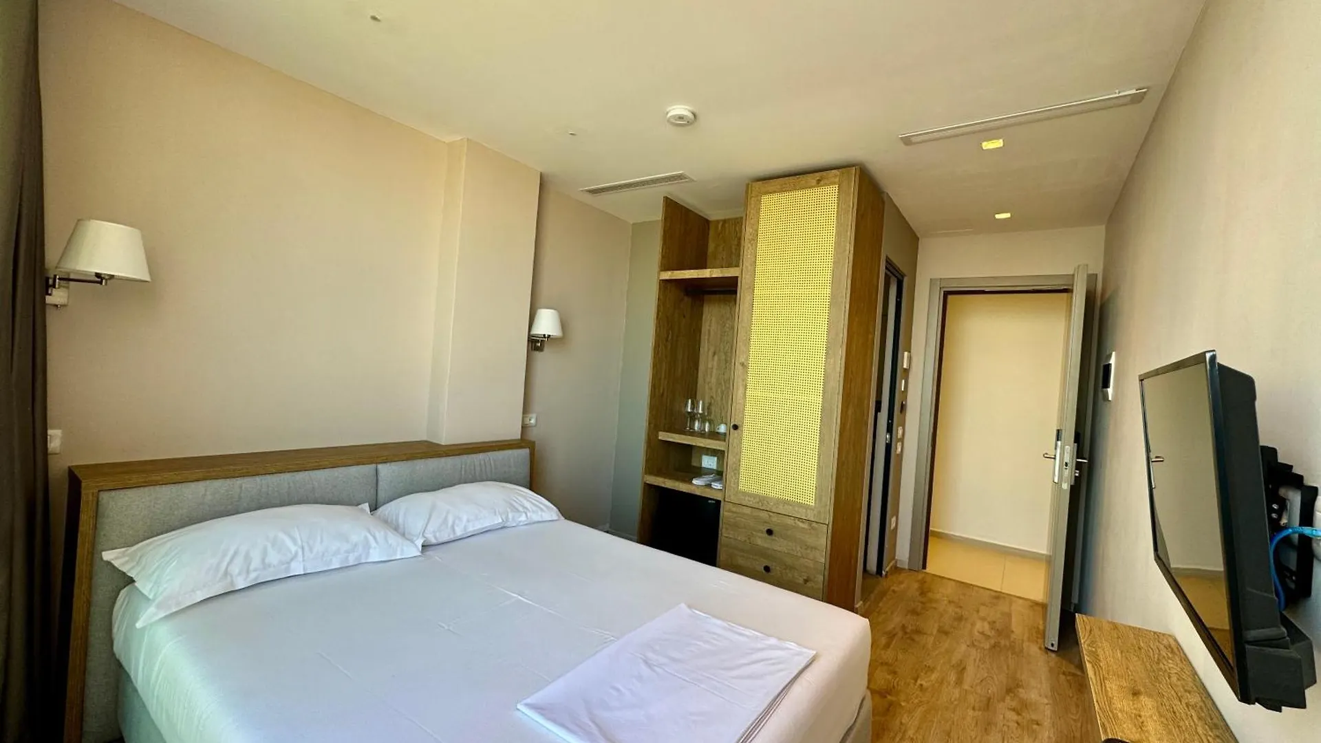 Apartahotel Green Condo Hotel Palase Albania